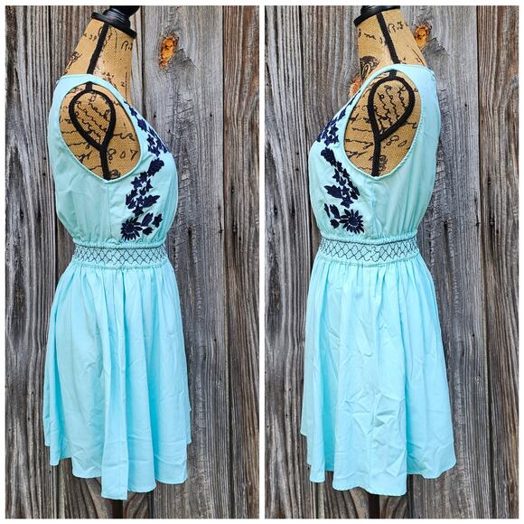 Blue Skater Dress Size S Jun&Ivy Sleeveless Floral Embroidery Keyhole Fit Flare - Picture 3 of 8